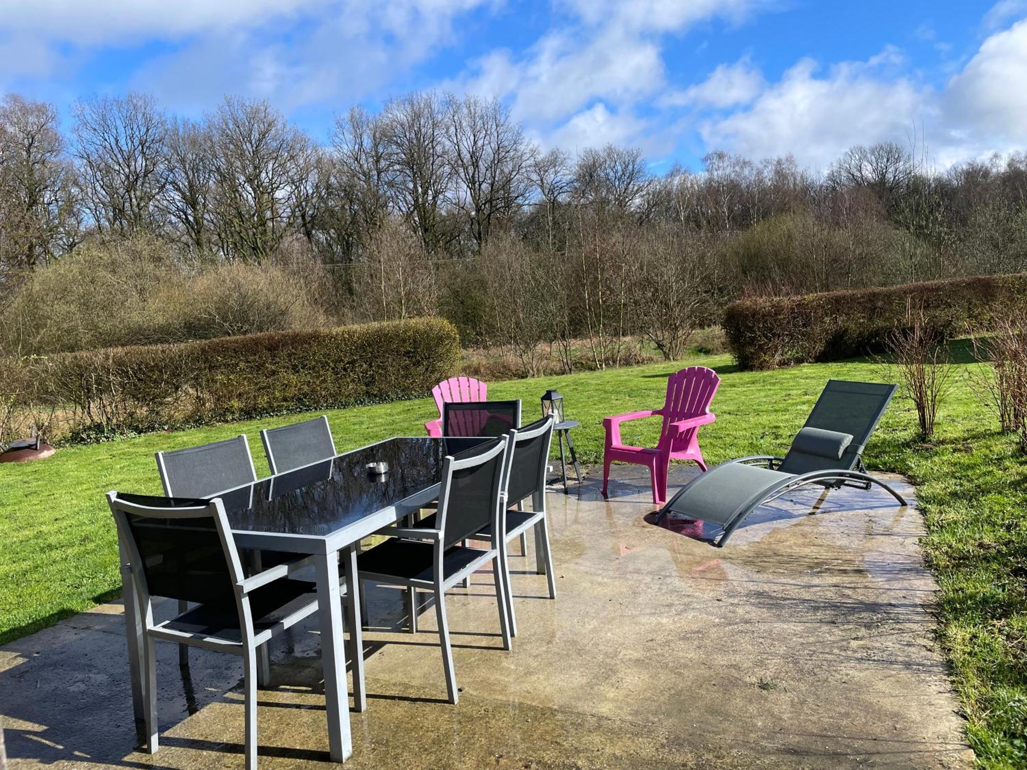 Cottage Chaleureux Dans Domaine Prive Signy-le-Petit Luaran gambar