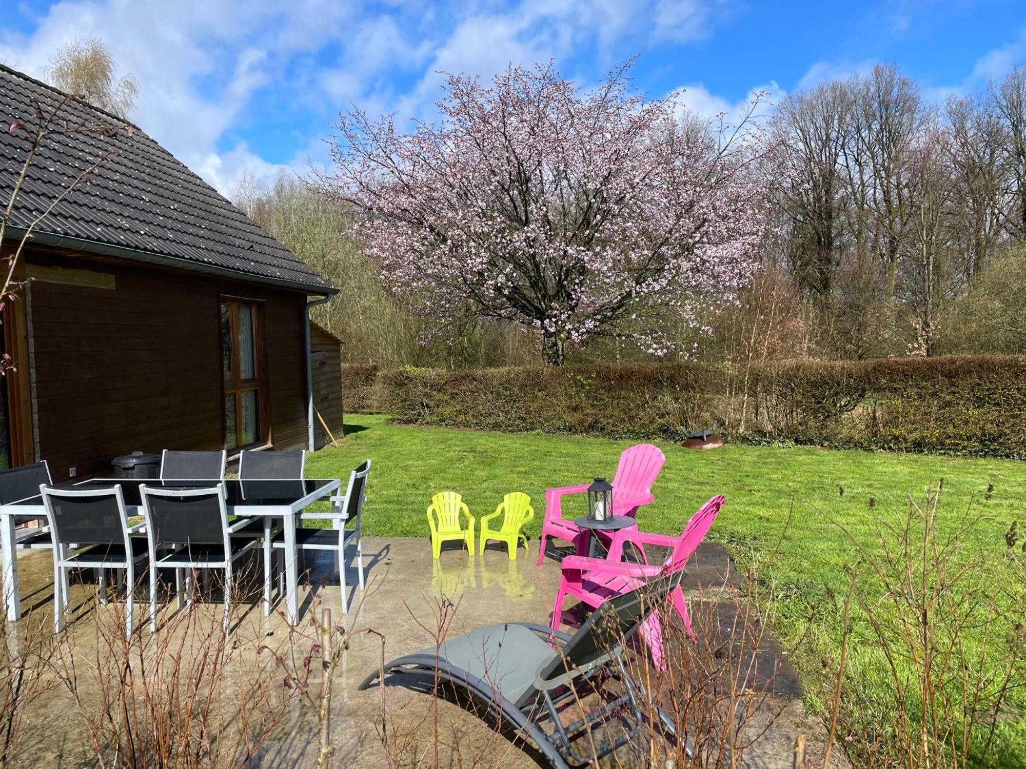 Cottage Chaleureux Dans Domaine Prive Signy-le-Petit Luaran gambar